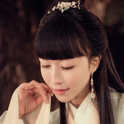 素雅帶團(tuán)扇生頭像，唯美古風(fēng)真人頭像