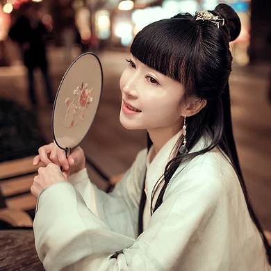 素雅帶團(tuán)扇生頭像，唯美古風(fēng)真人頭像