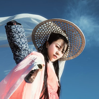 文藝俠客帶兵器女生頭像，唯美古風(fēng)真人頭像