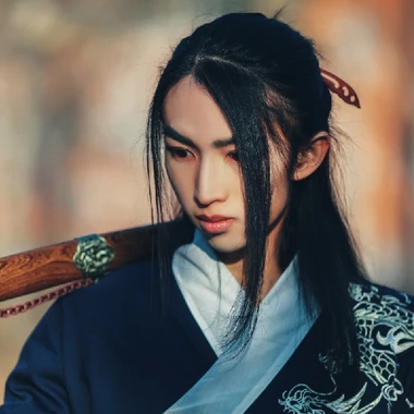霸氣帶兵器男生頭像，唯美古風(fēng)真人頭像
