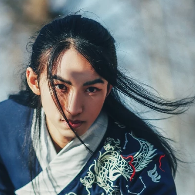 霸氣帶兵器男生頭像，唯美古風(fēng)真人頭像