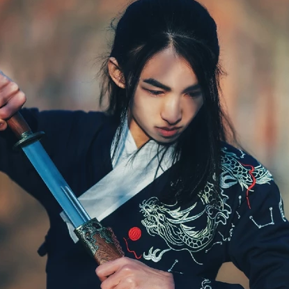 霸氣帶兵器男生頭像，唯美古風(fēng)真人頭像