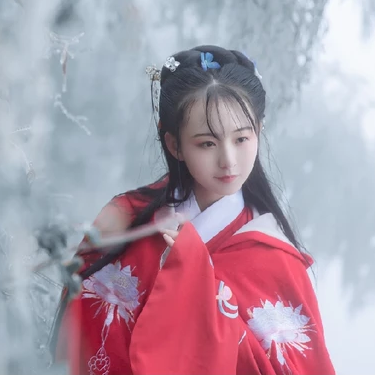 冰雪天地帶傘女生頭像，唯美古風(fēng)真人頭像