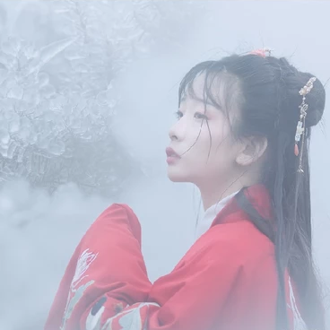冰雪天地帶傘女生頭像，唯美古風(fēng)真人頭像
