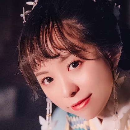 月夜帶團(tuán)扇女生頭像，唯美古風(fēng)真人頭像