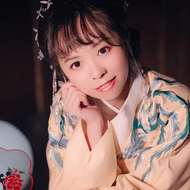 月夜帶團(tuán)扇女生頭像，唯美古風(fēng)真人頭像