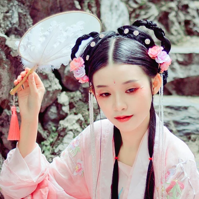 粉衣少女心帶團(tuán)扇女生頭像，唯美古風(fēng)真人頭像