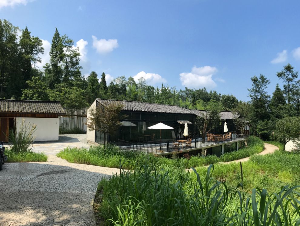 路之青城，在應(yīng)該努力的年紀(jì)留下精彩的痕跡！