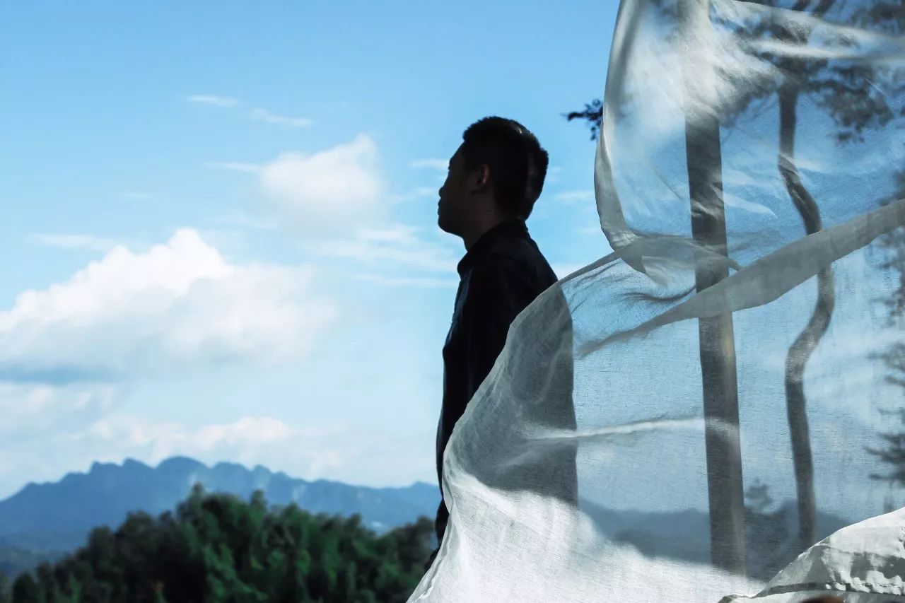 路之青城，在應(yīng)該努力的年紀(jì)留下精彩的痕跡！