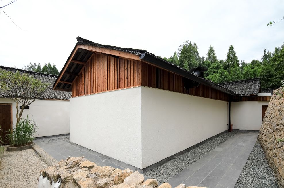 路之青城，在應(yīng)該努力的年紀(jì)留下精彩的痕跡！