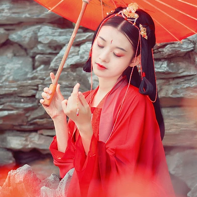 紅梅紅衣女生頭像，唯美古風(fēng)真人頭像