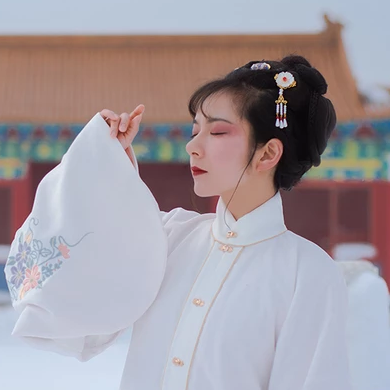 白衣白雪帶傘女生頭像，唯美古風(fēng)真人頭像