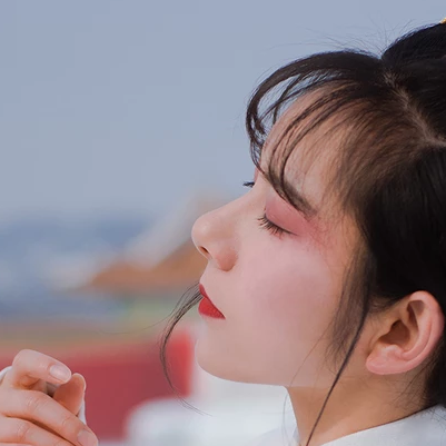 白衣白雪帶傘女生頭像，唯美古風(fēng)真人頭像