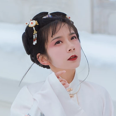 白衣白雪帶傘女生頭像，唯美古風(fēng)真人頭像