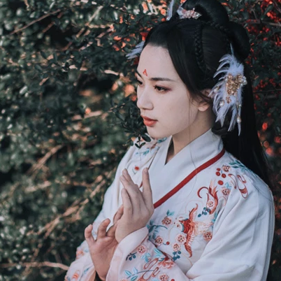 典雅帶團(tuán)扇女生頭像，唯美古風(fēng)真人頭像