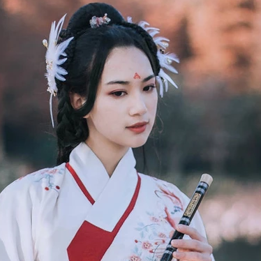 典雅帶團(tuán)扇女生頭像，唯美古風(fēng)真人頭像