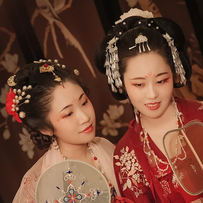 親密帶團扇閨蜜頭像，唯美古風真人頭像