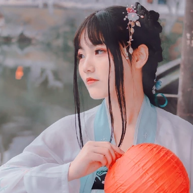 翩翩仙舞帶傘女生頭像，唯美古風真人頭像