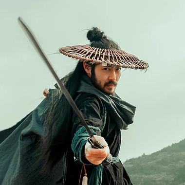 江湖英雄帶兵器男生頭像，唯美古風(fēng)真人頭像