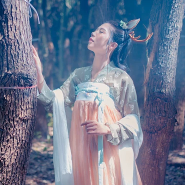 麋鹿精靈女生頭像，唯美古風真人頭像