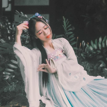 清新淡雅帶傘女生頭像，唯美古風(fēng)真人頭像