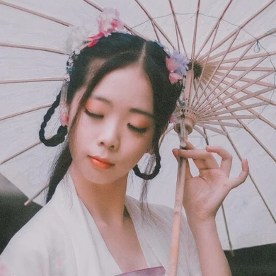 清新淡雅帶傘女生頭像，唯美古風(fēng)真人頭像