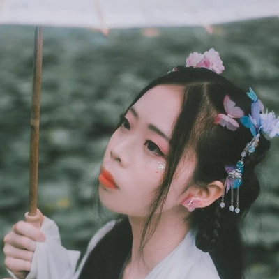 清新淡雅帶傘女生頭像，唯美古風(fēng)真人頭像