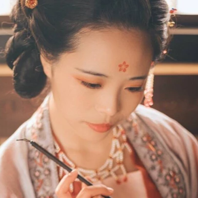 古典梅花妝女生頭像，唯美古風(fēng)真人頭像