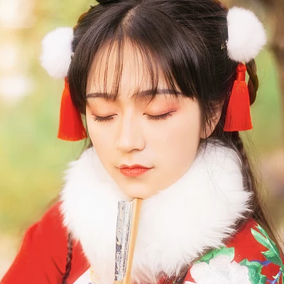 俏皮可愛(ài)帶折扇女生頭像，唯美古風(fēng)真人頭像