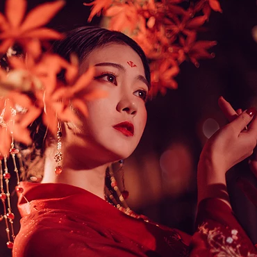 朱紅嬌艷女生頭像，唯美古風(fēng)真人頭像