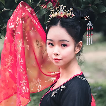 山茶花帶折扇女生頭像，唯美古風(fēng)真人頭像