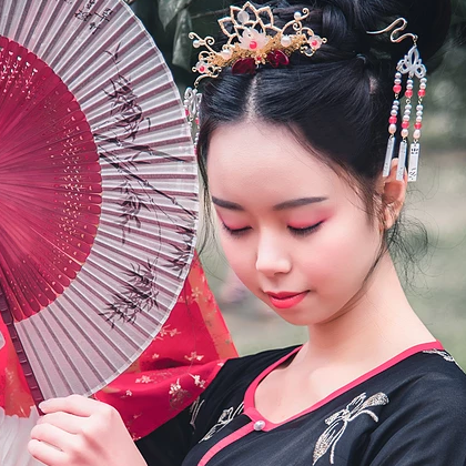 山茶花帶折扇女生頭像，唯美古風(fēng)真人頭像