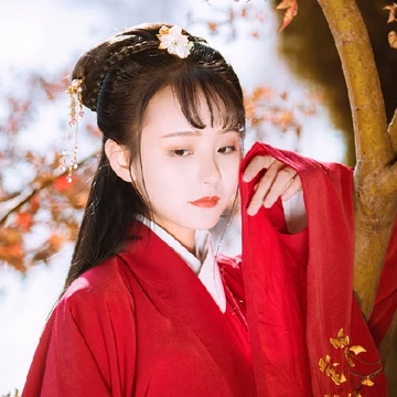 楓葉紅衣女生頭像，唯美古風(fēng)真人頭像