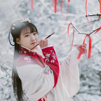 冰雪天地紅衣女生頭像，唯美古風(fēng)真人頭像