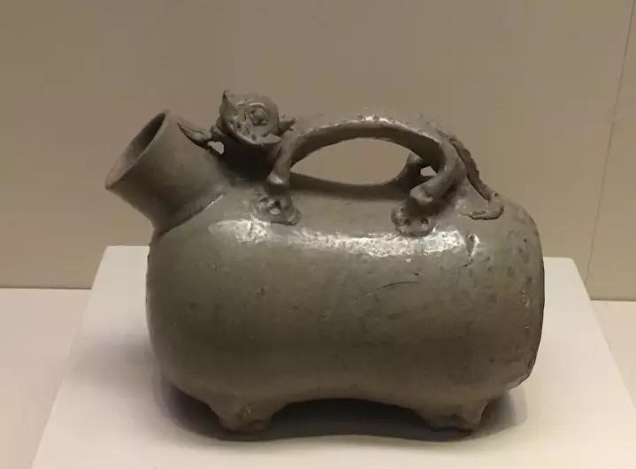 六朝青瓷：中國陶瓷史，一部青瓷史!