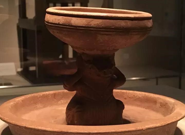 六朝青瓷：中國陶瓷史，一部青瓷史!