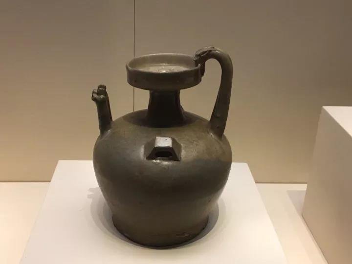 六朝青瓷：中國(guó)陶瓷史，一部青瓷史!