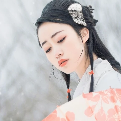 白衣素雪帶傘女生頭像，唯美古風(fēng)真人頭像