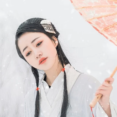 白衣素雪帶傘女生頭像，唯美古風(fēng)真人頭像