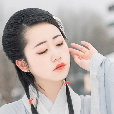 白衣素雪帶傘女生頭像，唯美古風(fēng)真人頭像