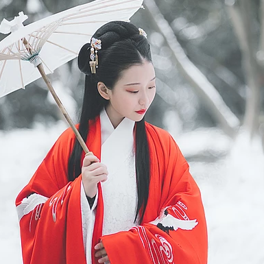 紅梅白雪彈琴女生頭像，唯美古風(fēng)真人頭像