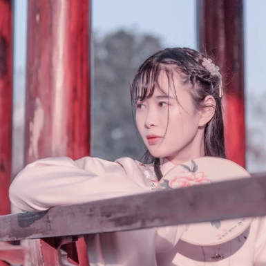 油紙傘下清新文藝女生頭像，唯美古風(fēng)真人頭像