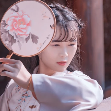 油紙傘下清新文藝女生頭像，唯美古風(fēng)真人頭像