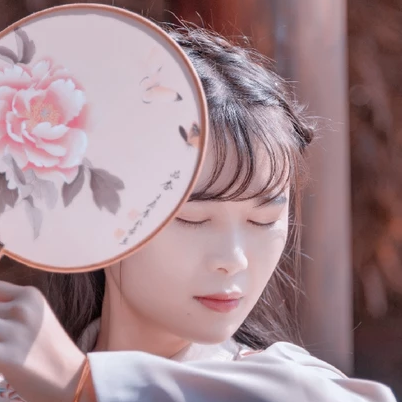 油紙傘下清新文藝女生頭像，唯美古風(fēng)真人頭像