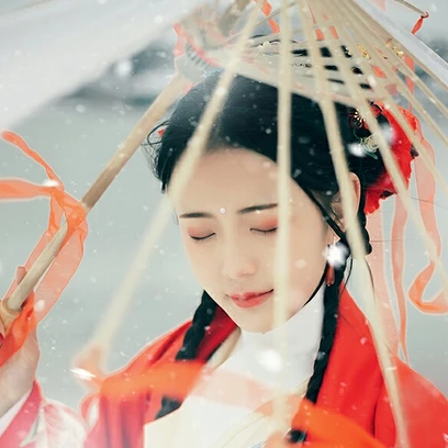 冷艷紅衣白雪女生頭像，唯美古風(fēng)真人頭像