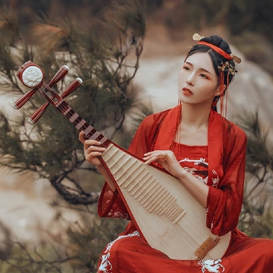 紅裳彈琵琶女生頭像，唯美古風真人頭像