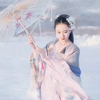 翩翩起舞帶傘女生頭像，唯美古風(fēng)真人頭像