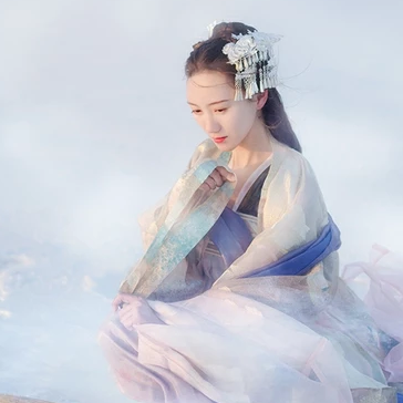 翩翩起舞帶傘女生頭像，唯美古風(fēng)真人頭像