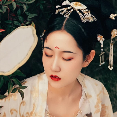 花溪佳人帶團(tuán)扇女生頭像，唯美古風(fēng)真人頭像