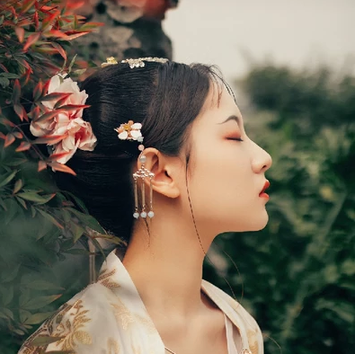 花溪佳人帶團(tuán)扇女生頭像，唯美古風(fēng)真人頭像